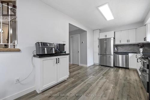 2 - 2185 Fairchild Boulevard, Burlington, ON - Indoor Photo Showing Kitchen