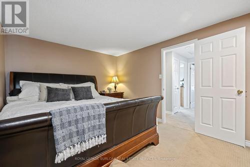 2 - 2185 Fairchild Boulevard, Burlington, ON - Indoor Photo Showing Bedroom