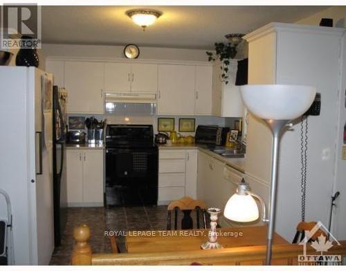 3466 Wyman Crescent, Ottawa, ON - Indoor Photo Showing Kitchen With Double Sink