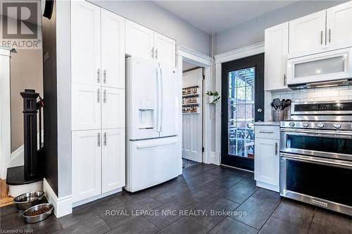 406 King Street, Port Colborne, ON - Indoor Photo Showing Kitchen