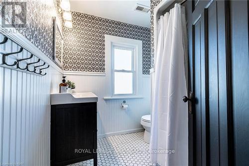 406 King Street, Port Colborne, ON - Indoor Photo Showing Bathroom