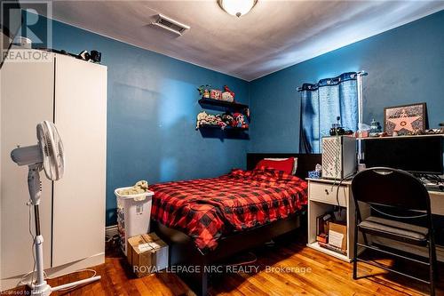 406 King Street, Port Colborne, ON - Indoor Photo Showing Bedroom