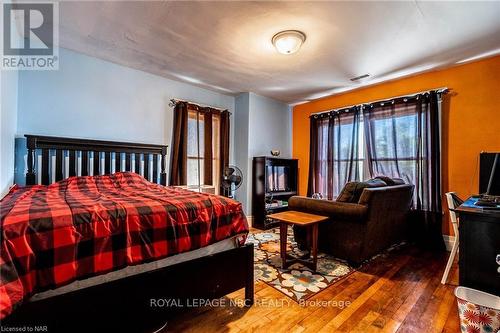 406 King Street, Port Colborne, ON - Indoor Photo Showing Bedroom