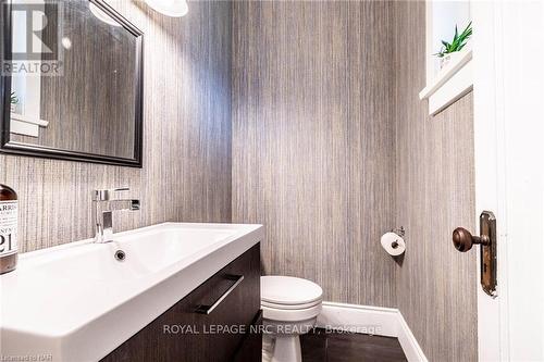 406 King Street, Port Colborne, ON - Indoor Photo Showing Bathroom