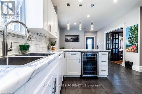 406 King Street, Port Colborne, ON - Indoor Photo Showing Kitchen With Double Sink With Upgraded Kitchen