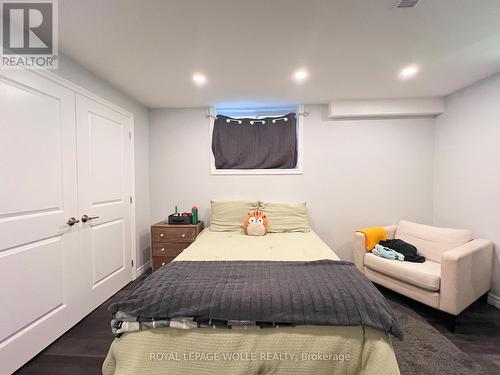 321 Carriage Way, Waterloo, ON - Indoor Photo Showing Bedroom