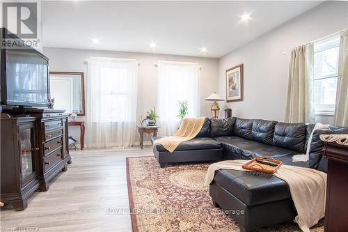 266 13Th Concession Road, Brant, ON - Indoor Photo Showing Living Room