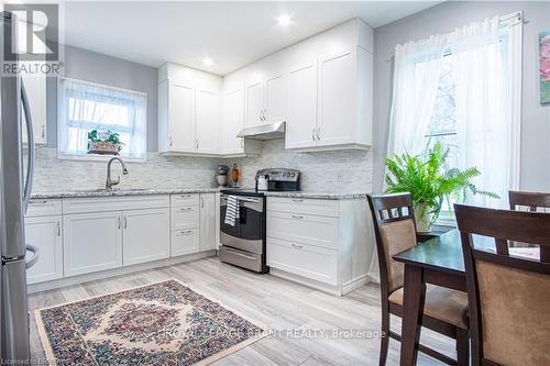 266 13Th Concession Road, Brant, ON - Indoor Photo Showing Kitchen With Upgraded Kitchen