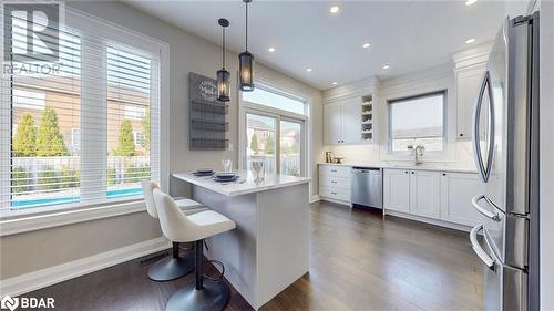 2187 Austin Court, Burlington, ON - Indoor Photo Showing Kitchen With Upgraded Kitchen