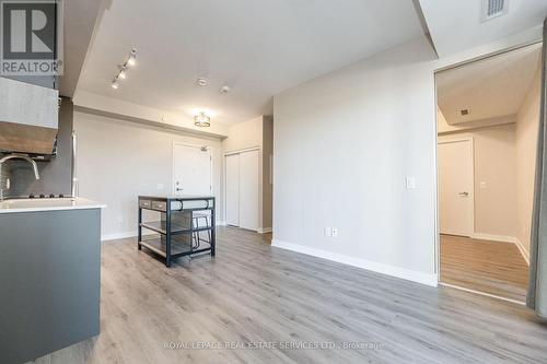 401 - 3005 Pine Glen Road, Oakville (Palermo West), ON - Indoor Photo Showing Kitchen