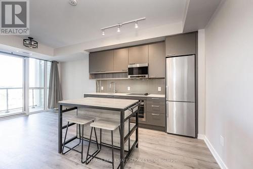 401 - 3005 Pine Glen Road, Oakville, ON - Indoor Photo Showing Kitchen With Stainless Steel Kitchen