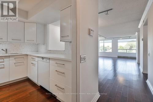 401 - 1177 Yonge Street, Toronto (Rosedale-Moore Park), ON - Indoor Photo Showing Kitchen