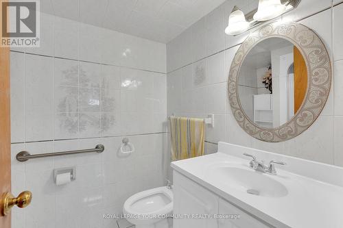 100 North Carson Street, Toronto (Alderwood), ON - Indoor Photo Showing Bathroom