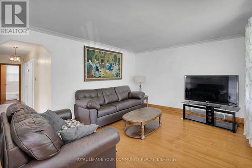 100 North Carson Street, Toronto (Alderwood), ON - Indoor Photo Showing Living Room