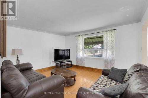 100 North Carson Street, Toronto (Alderwood), ON - Indoor Photo Showing Living Room