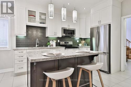 1024 Queen Street W, Mississauga (Lorne Park), ON - Indoor Photo Showing Kitchen With Upgraded Kitchen