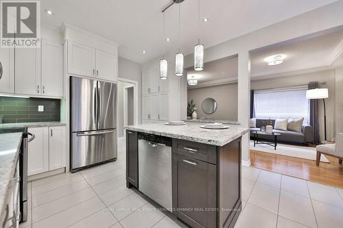 1024 Queen Street W, Mississauga, ON - Indoor Photo Showing Kitchen With Upgraded Kitchen