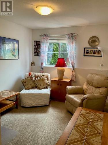 769 Klo Road Unit# 117, Kelowna, BC - Indoor Photo Showing Living Room