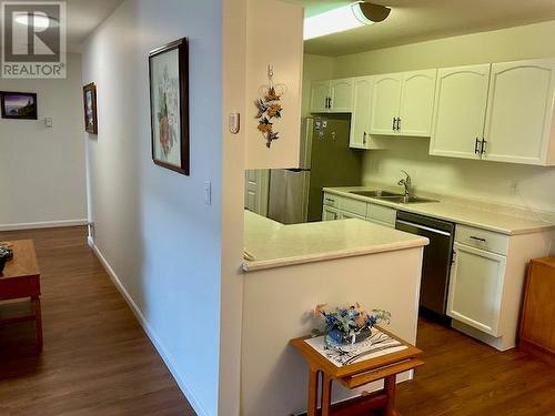 769 Klo Road Unit# 117, Kelowna, BC - Indoor Photo Showing Kitchen With Double Sink