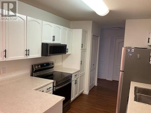 769 Klo Road Unit# 117, Kelowna, BC - Indoor Photo Showing Kitchen With Double Sink