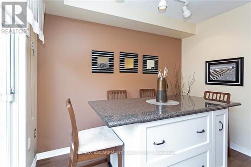 32 - 2025 Cleaver Avenue, Burlington, ON - Indoor Photo Showing Dining Room