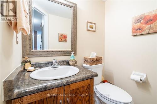 32 - 2025 Cleaver Avenue, Burlington, ON - Indoor Photo Showing Bathroom