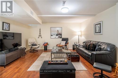 32 - 2025 Cleaver Avenue, Burlington (Headon), ON - Indoor Photo Showing Living Room