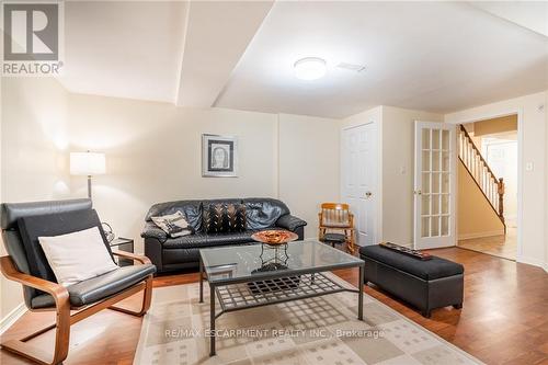 32 - 2025 Cleaver Avenue, Burlington (Headon), ON - Indoor Photo Showing Living Room