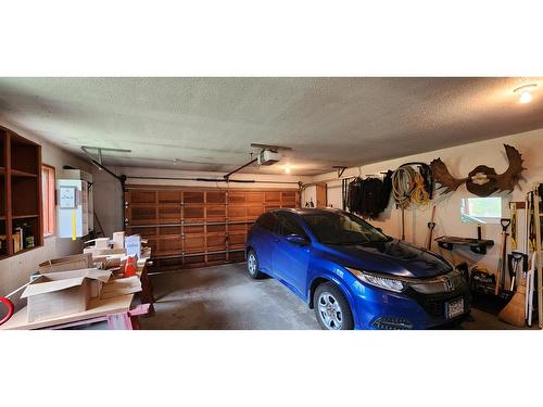 1975 Old Salmo Road, Fruitvale, BC - Indoor Photo Showing Garage