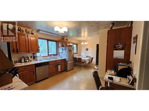 1975 Old Salmo  Road, Fruitvale, BC - Indoor Photo Showing Kitchen With Double Sink