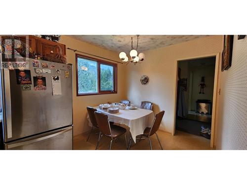 1975 Old Salmo  Road, Fruitvale, BC - Indoor Photo Showing Dining Room