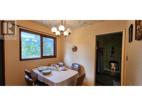 1975 Old Salmo  Road, Fruitvale, BC - Indoor Photo Showing Dining Room