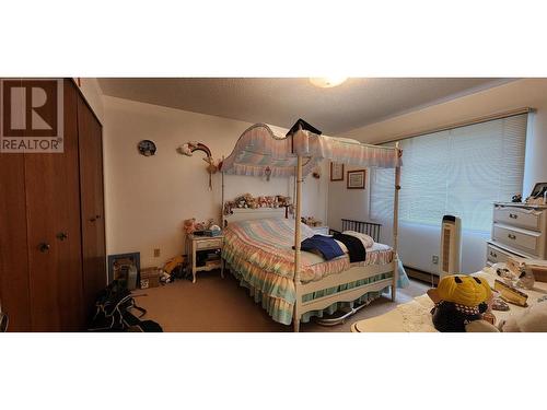 1975 Old Salmo  Road, Fruitvale, BC - Indoor Photo Showing Bedroom