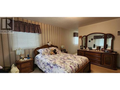 1975 Old Salmo  Road, Fruitvale, BC - Indoor Photo Showing Bedroom