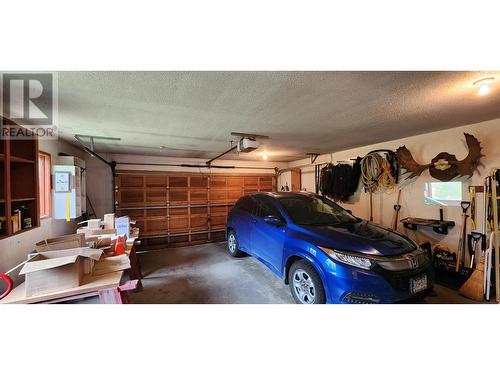 1975 Old Salmo  Road, Fruitvale, BC - Indoor Photo Showing Garage