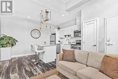 5 - 405 Merritt Street, St. Catharines, ON - Indoor Photo Showing Living Room