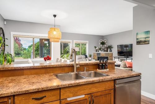 8-4610 20 Street, Vernon, BC - Indoor Photo Showing Kitchen With Double Sink