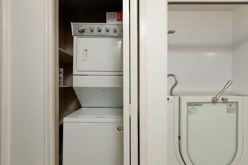 113-877 Klo Road, Kelowna, BC - Indoor Photo Showing Laundry Room