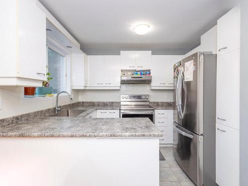 Cuisine - 12 Place Borduas, Sainte-Julie, QC - Indoor Photo Showing Kitchen With Upgraded Kitchen