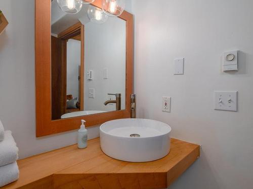 19-1002 Peninsula Rd, Ucluelet, BC - Indoor Photo Showing Bathroom