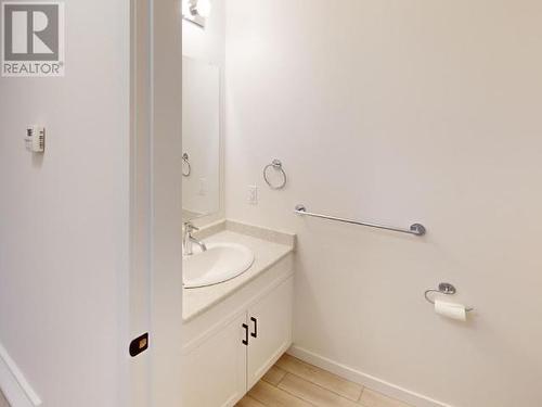 9-6730 Cranberry Street, Powell River, BC - Indoor Photo Showing Bathroom