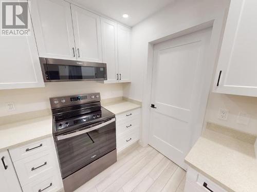 9-6730 Cranberry Street, Powell River, BC - Indoor Photo Showing Kitchen