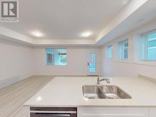 9-6730 Cranberry Street, Powell River, BC - Indoor Photo Showing Kitchen With Double Sink