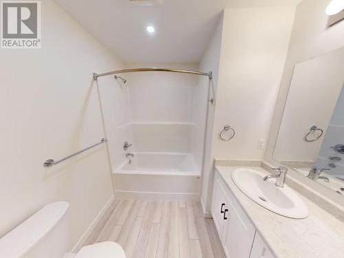 9-6730 Cranberry Street, Powell River, BC - Indoor Photo Showing Bathroom