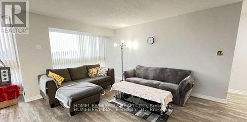 402 - 3233 Eglinton Avenue E, Toronto (Scarborough Village), ON - Indoor Photo Showing Living Room