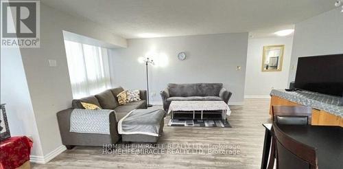 402 - 3233 Eglinton Avenue E, Toronto (Scarborough Village), ON - Indoor Photo Showing Living Room