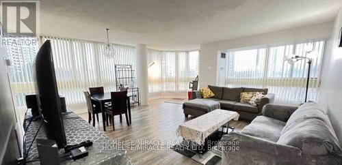 402 - 3233 Eglinton Avenue E, Toronto (Scarborough Village), ON - Indoor Photo Showing Living Room