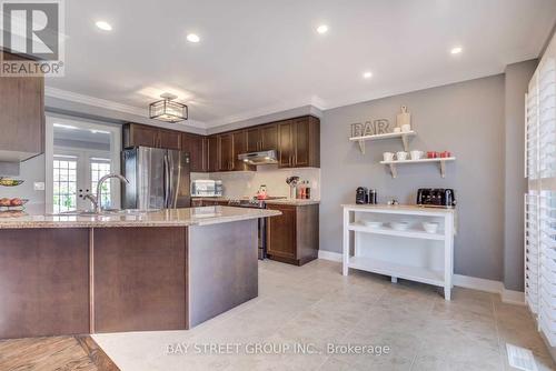 45 Mainland Crescent, Vaughan (Vellore Village), ON - Indoor Photo Showing Kitchen With Upgraded Kitchen