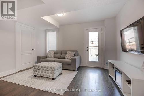 45 Mainland Crescent, Vaughan (Vellore Village), ON - Indoor Photo Showing Living Room