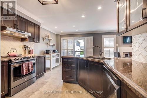 45 Mainland Crescent, Vaughan (Vellore Village), ON - Indoor Photo Showing Kitchen With Double Sink With Upgraded Kitchen